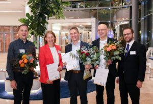Strategiateko 2025 Voitto Kemiralle. Kuvassa Antti Saarinen, Olli Tervonen ja Vesa Kettunen Tiina Viksten ja Jouni Riuttanen