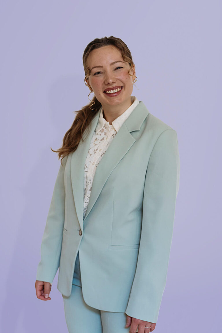 Linnea Harala Strategian seurassa podcastin host